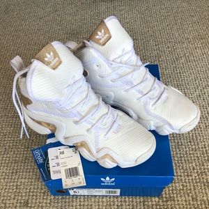 Women’s adidas Crazy 8 ADV Flaunts Velour Accents